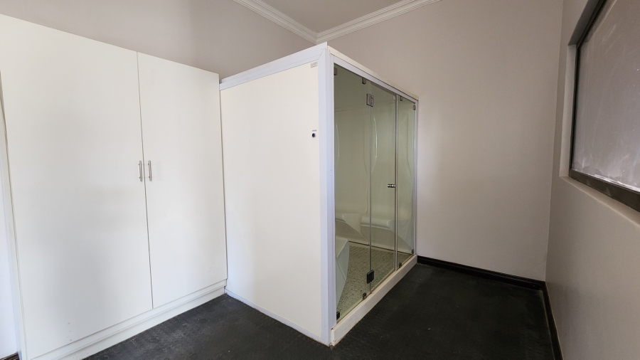 To Let 6 Bedroom Property for Rent in Tuscany Ridge North West